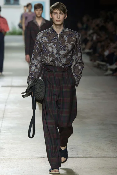 Look 23